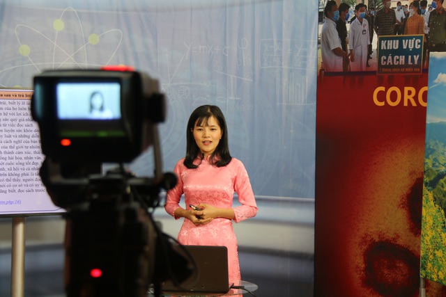 c&ocirc; gi&aacute;o dạy online